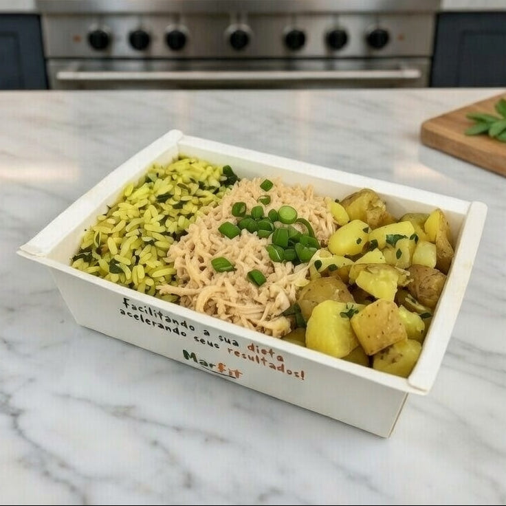 Fricassê de Frango, arroz integral com brocolis e batata dorê - 399 Kcal