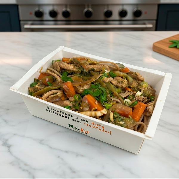 Yakisoba fit de Frango e legumes