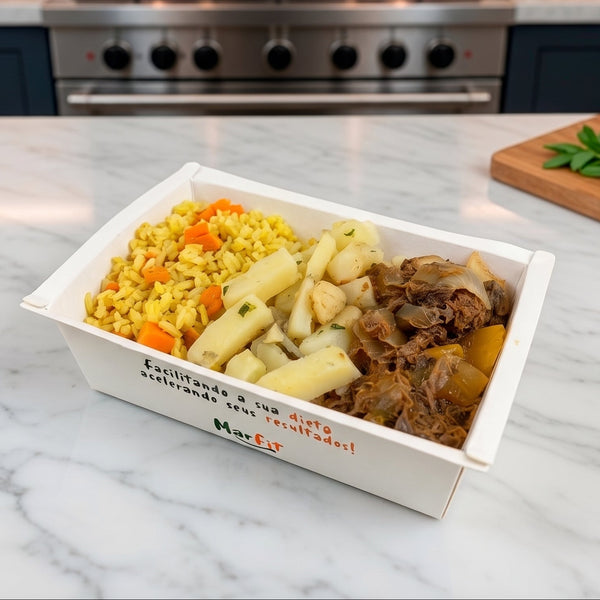 Frango a mediterranêa, batata inglesa saltê e arroz int. com cenoura em cubos